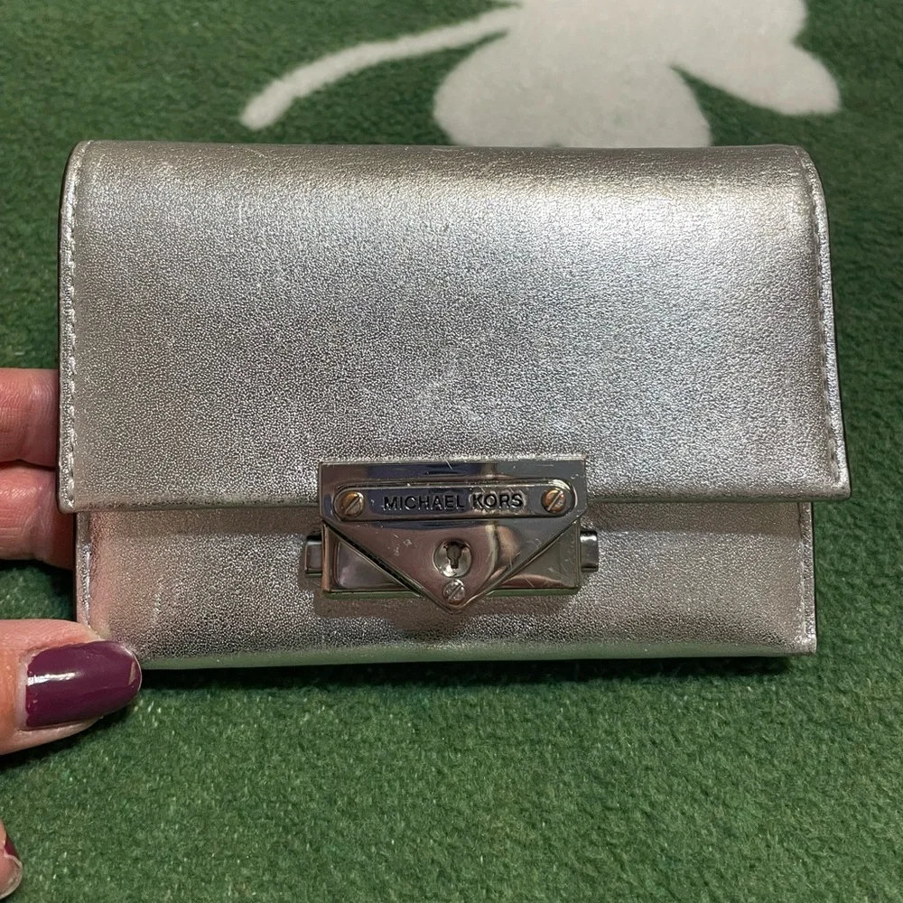 Michael Kors Metallic Silver Wallet - Picture 1 of 3
